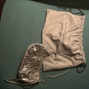 Balenciaga Le Cagole Mini w/Chain w/Tags
Silver